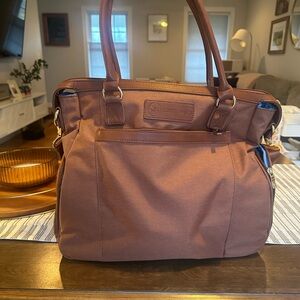 Sarah wells pump tote